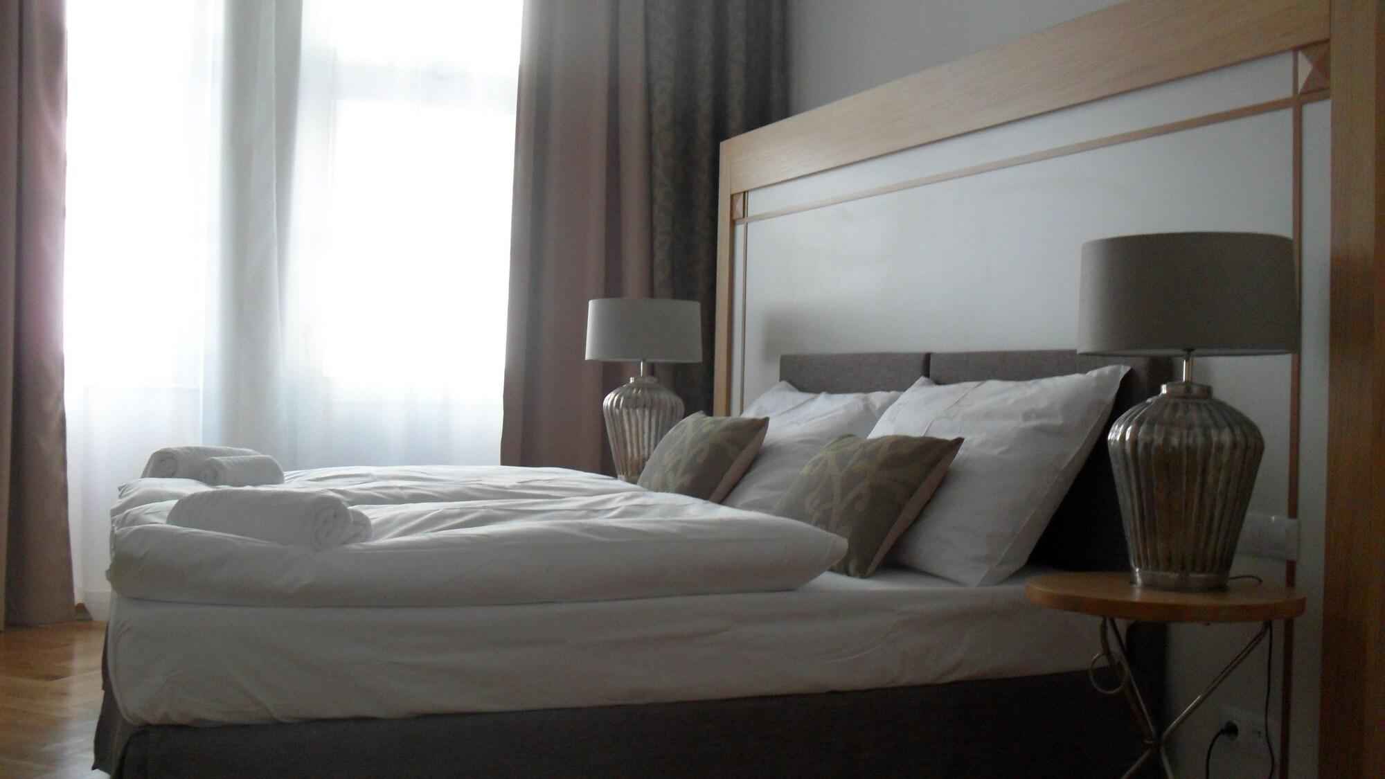 Jungmann 4* Praga